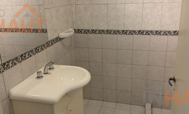 Venta de Galpón 200 M2 + 3 Dptos de 50 M2