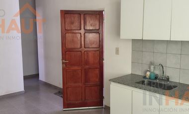 Venta de Galpón 200 M2 + 3 Dptos de 50 M2