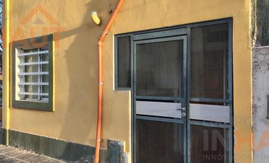 Venta de Galpón 200 M2 + 3 Dptos de 50 M2