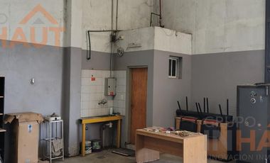 Venta de Galpón 200 M2 + 3 Dptos de 50 M2