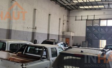 Venta de Galpón 200 M2 + 3 Dptos de 50 M2