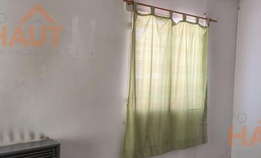 Venta de Galpón 200 M2 + 3 Dptos de 50 M2