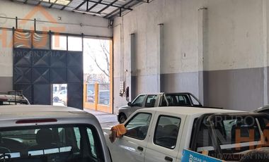 Venta de Galpón 200 M2 + 3 Dptos de 50 M2