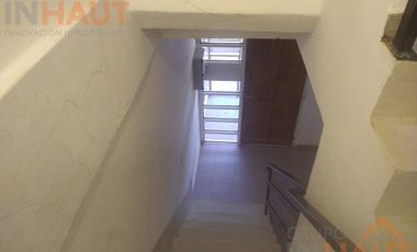 Venta de Galpón 200 M2 + 3 Dptos de 50 M2
