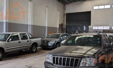 Venta de Galpón 200 M2 + 3 Dptos de 50 M2