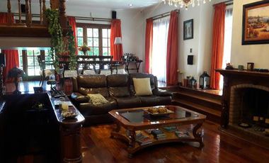 Muy buen chalet en una muy buena ubicación - Categoría - Adrogue