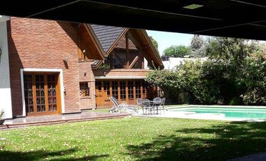 Muy buen chalet en una muy buena ubicación - Categoría - Adrogue
