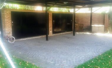 Muy buen chalet en una muy buena ubicación - Categoría - Adrogue
