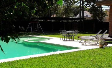 Muy buen chalet en una muy buena ubicación - Categoría - Adrogue