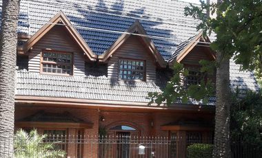 Muy buen chalet en una muy buena ubicación - Categoría - Adrogue