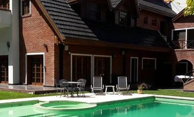 Muy buen chalet en una muy buena ubicación - Categoría - Adrogue