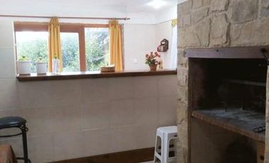 VENTA CASA 4 AMBIENTES EN SIERRA DE LOS PADRES EXCELENTE ZONA SOBRE ASFALTO