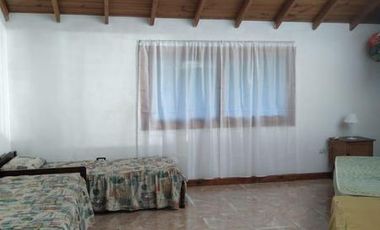 VENTA CASA 4 AMBIENTES EN SIERRA DE LOS PADRES EXCELENTE ZONA SOBRE ASFALTO