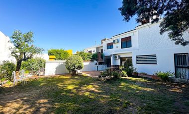 URCA - Casa esquina - 3D mas escritorio - 2B - Excelente ubicación - IDEAL COMERCIAL!