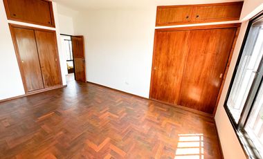 URCA - Casa esquina - 3D mas escritorio - 2B - Excelente ubicación - IDEAL COMERCIAL!