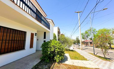 URCA - Casa esquina - 3D mas escritorio - 2B - Excelente ubicación - IDEAL COMERCIAL!