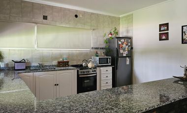 Casa con pileta cerca del centro de Lobos a la VENTA