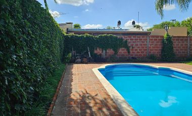 Casa con pileta cerca del centro de Lobos a la VENTA