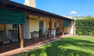 Casa con pileta cerca del centro de Lobos a la VENTA