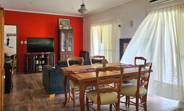 Casa con pileta cerca del centro de Lobos a la VENTA