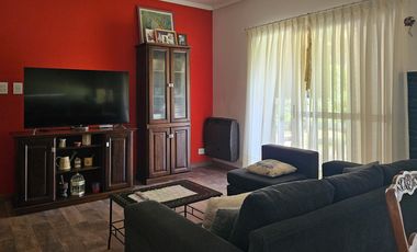 Casa con pileta cerca del centro de Lobos a la VENTA