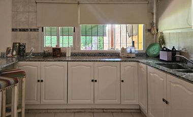 Casa con pileta cerca del centro de Lobos a la VENTA