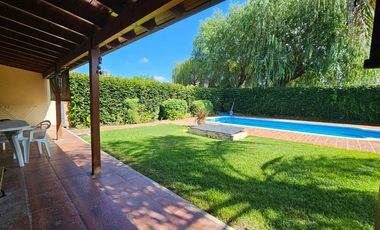 Casa con pileta cerca del centro de Lobos a la VENTA