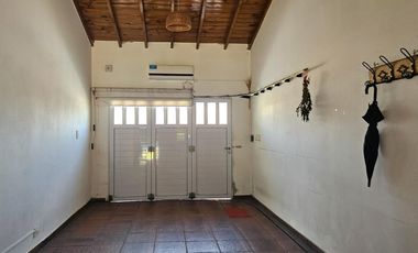 Casa con pileta cerca del centro de Lobos a la VENTA