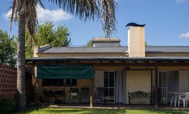 Casa con pileta cerca del centro de Lobos a la VENTA