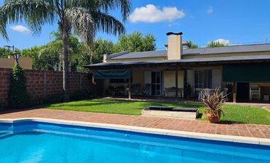 Casa con pileta cerca del centro de Lobos a la VENTA