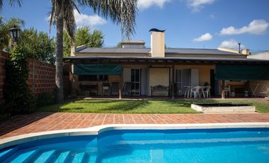 Casa con pileta cerca del centro de Lobos a la VENTA
