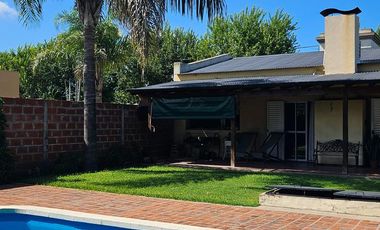 Casa con pileta cerca del centro de Lobos a la VENTA