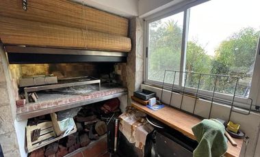 VENDO CHALET 4 AMBIENTES EN SIERRA DE LOS PADRES - AMPLIO PARQUE CON PISCINA Y QUINCHO