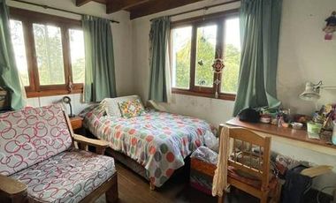 VENDO CHALET 4 AMBIENTES EN SIERRA DE LOS PADRES - AMPLIO PARQUE CON PISCINA Y QUINCHO