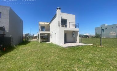 Casa en Venta y Alquiler en Laguna Azul Apto Crédito