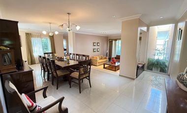 Importante casa de categoría de 4 dormitorios en VENTA en country Las Yungas, Yerba Buena