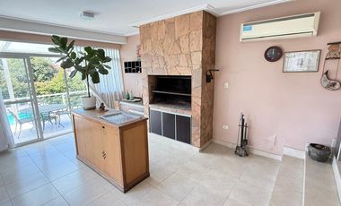 Importante casa de categoría de 4 dormitorios en VENTA en country Las Yungas, Yerba Buena