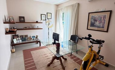 Importante casa de categoría de 4 dormitorios en VENTA en country Las Yungas, Yerba Buena