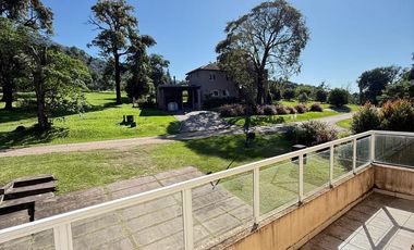 Importante casa de categoría de 4 dormitorios en VENTA en country Las Yungas, Yerba Buena