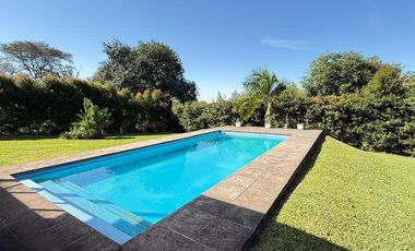 Importante casa de categoría de 4 dormitorios en VENTA en country Las Yungas, Yerba Buena