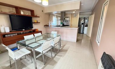 Importante casa de categoría de 4 dormitorios en VENTA en country Las Yungas, Yerba Buena