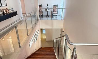 Importante casa de categoría de 4 dormitorios en VENTA en country Las Yungas, Yerba Buena