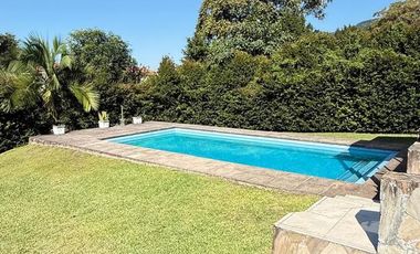 Importante casa de categoría de 4 dormitorios en VENTA en country Las Yungas, Yerba Buena