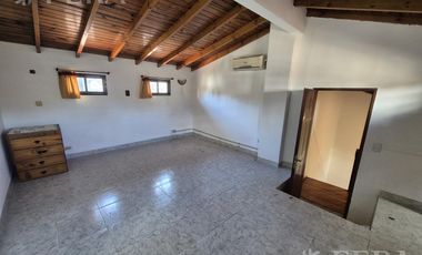 Venta PH 4 ambientes con jardín en Florencio Varela