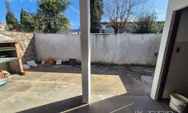 Venta PH 4 ambientes con jardín en Florencio Varela