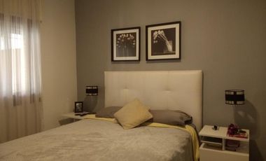 CASA EN EXCELENTE ESTADO A 100 MTS DE AV. ESPORA Y 4 CUADRAS DE ESTACION MARMOL