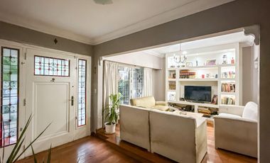 VENTA CASA 5 AMBIENTES LUMINOSA PILETA JARDIN VICENTE LOPEZ