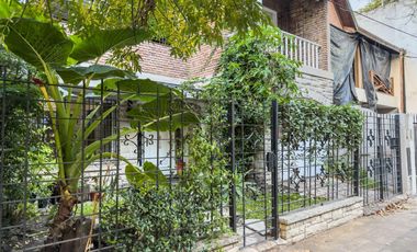 VENTA CASA 5 AMBIENTES LUMINOSA PILETA JARDIN VICENTE LOPEZ