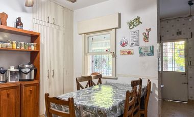 VENTA CASA 5 AMBIENTES LUMINOSA PILETA JARDIN VICENTE LOPEZ