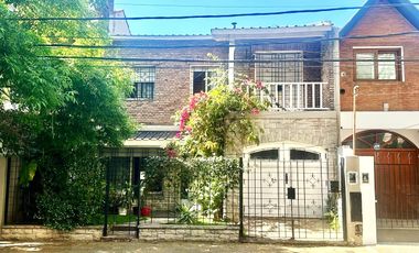 VENTA CASA 5 AMBIENTES LUMINOSA PILETA JARDIN VICENTE LOPEZ